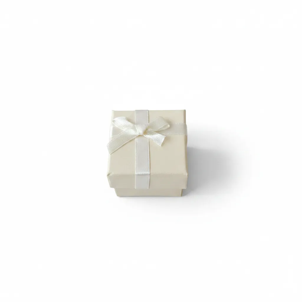 Caja de joyería de 4 x 4 cm ideal para anillos y aretes pequeños. Presentación elegante, resistente y lista para venta o regalo.